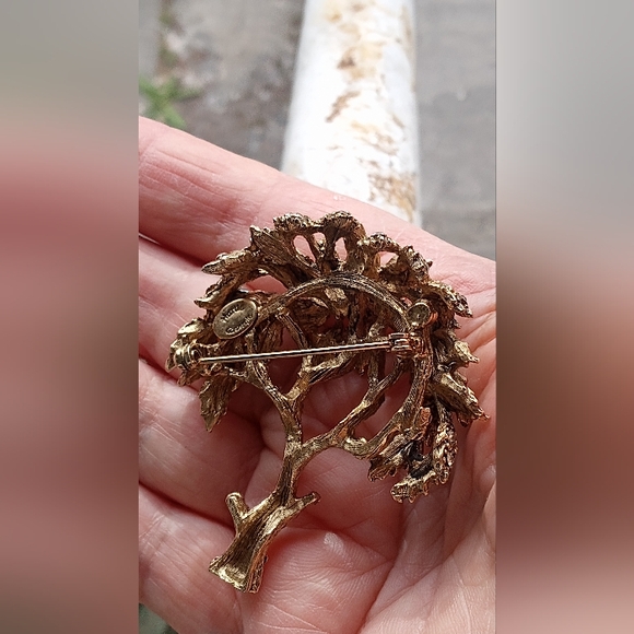 Hattie Carnegie VTG Signed Tree Of Life Rhinestones Textural Gold Tone Brooch - Picture 6 of 12